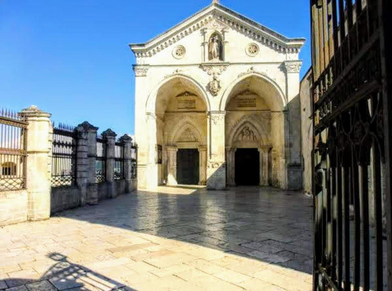 Suite Rotari - Affitti Brevi Italia Monte SantʼAngelo Buitenkant foto